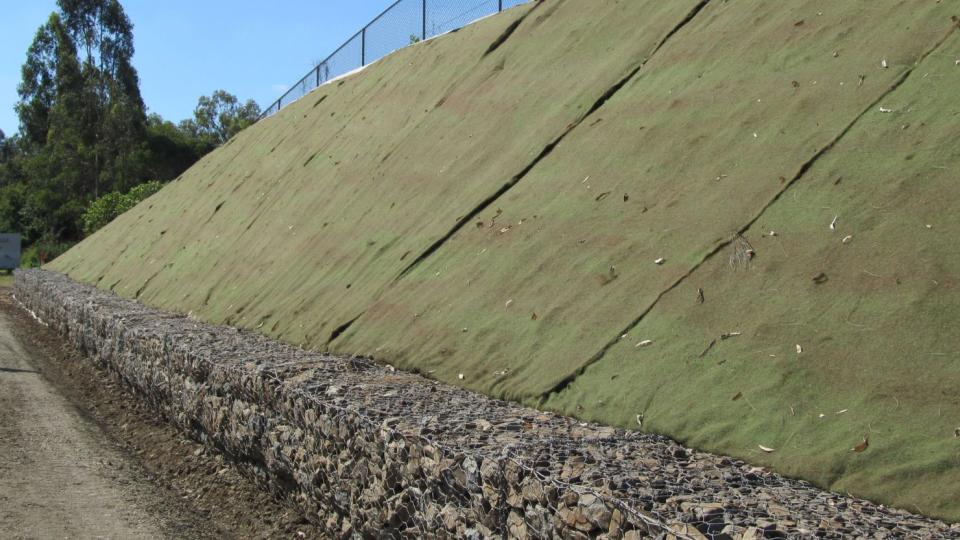 Geosynthetics stabilise eroding rail embankment