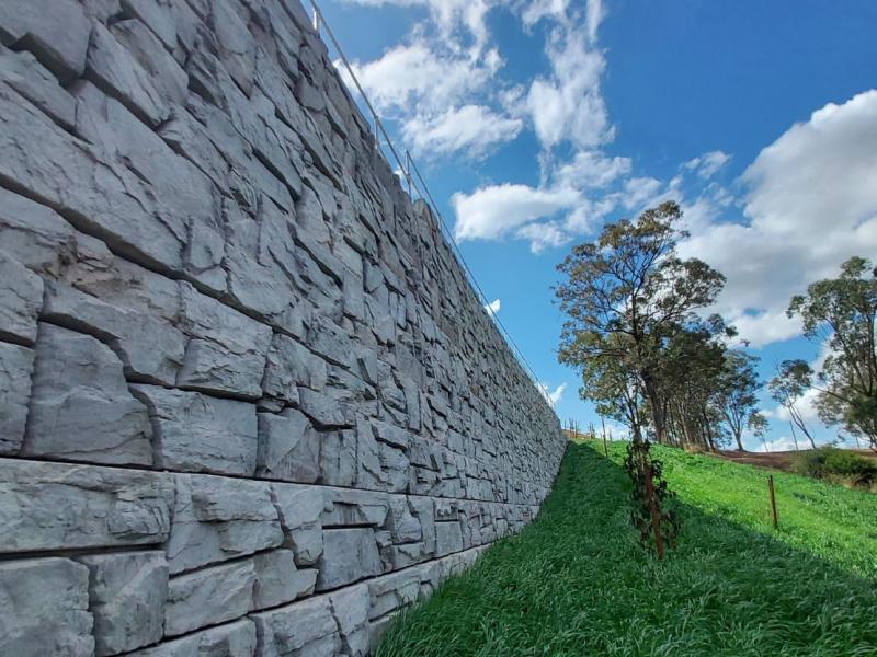 verti-block-retaining-wall-supports-road-widening-in-redbank-case-study-1690X831p
